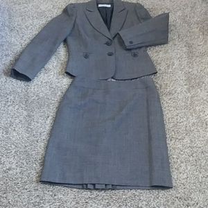 2 piece Tahari Arthur S. Levine Petite